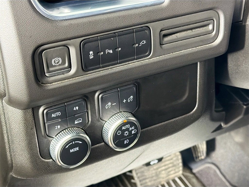 Used 2021 GMC Yukon XL SLE image 10