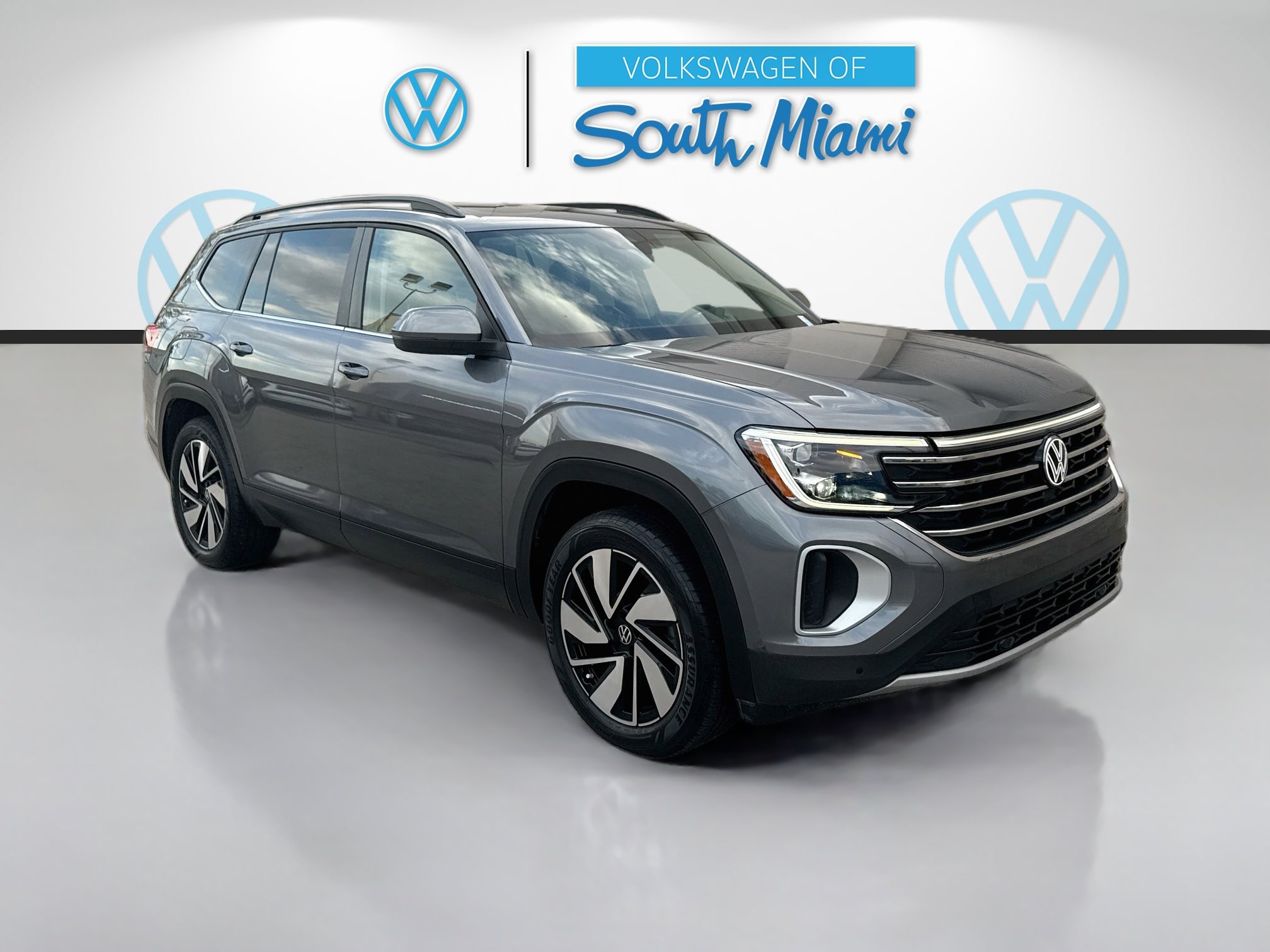 Used 2024 Volkswagen Atlas SE w/ Panoramic Sunroof Package FWD image 1