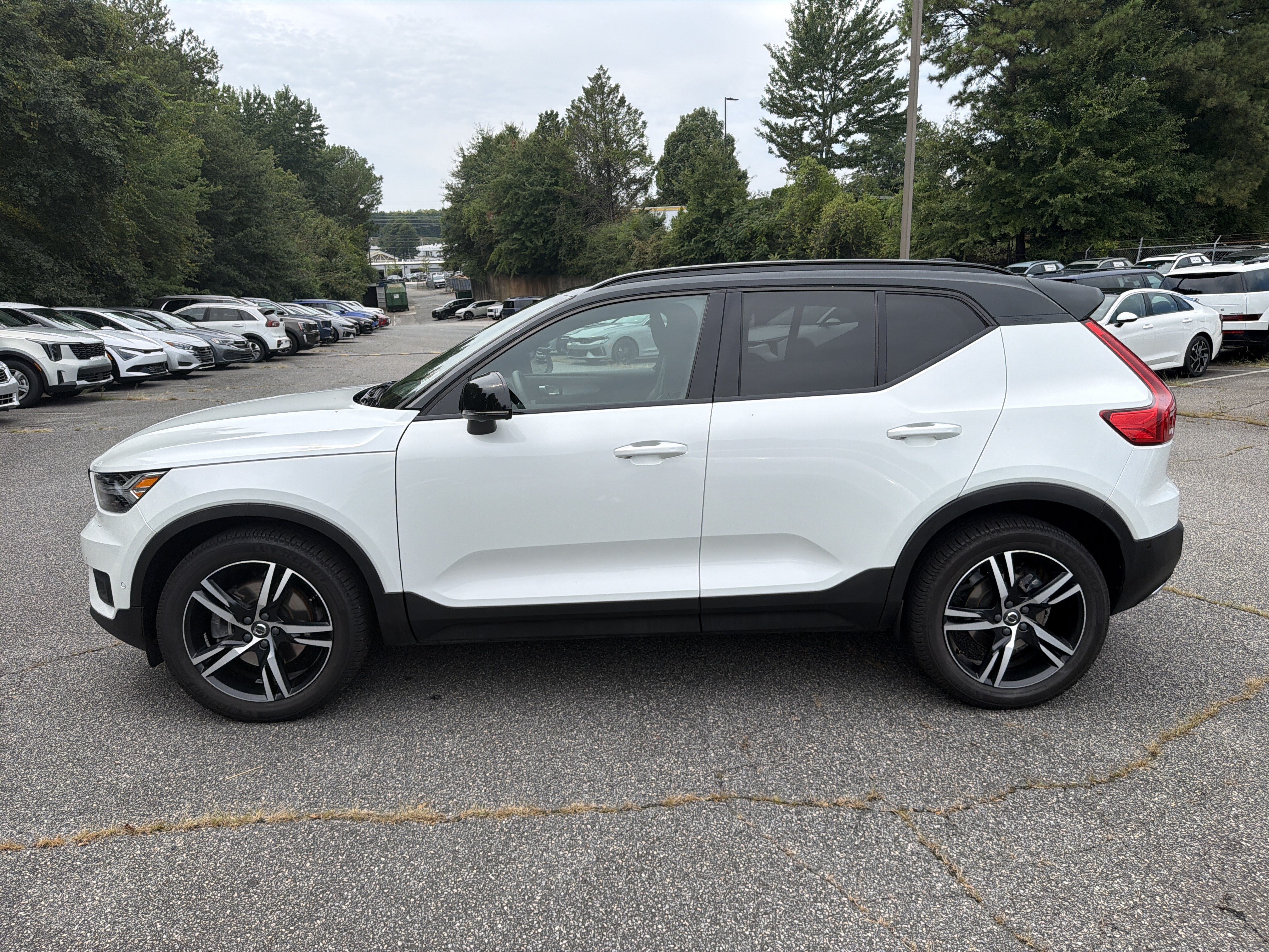 Used 2019 Volvo XC40 T5 R-Design AWD/4WD image 4
