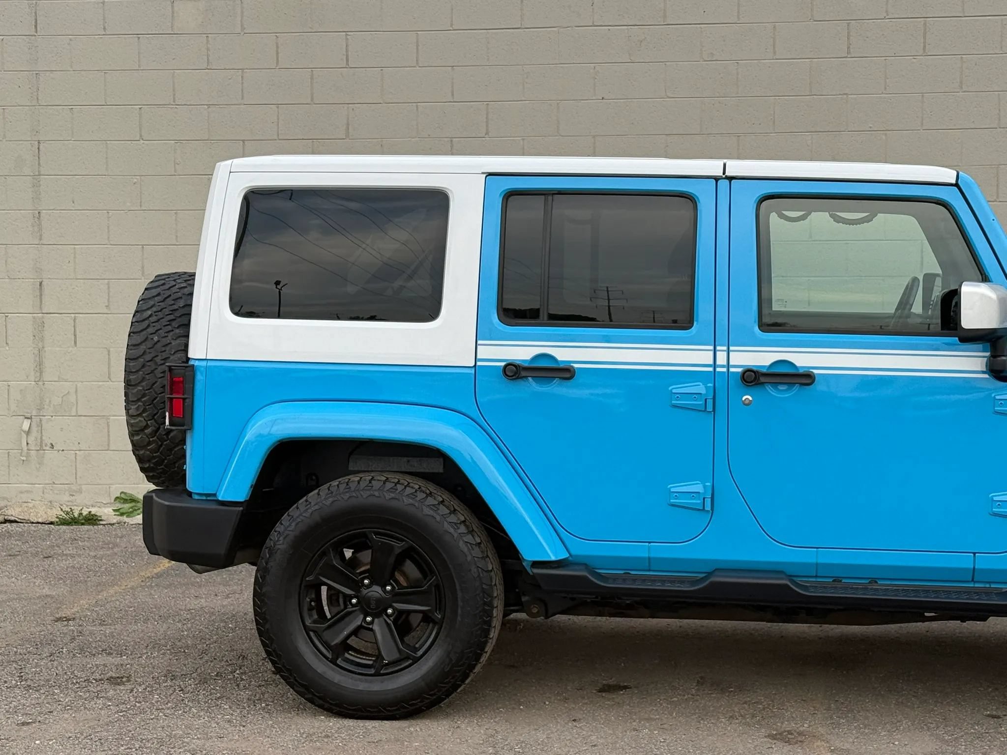 Used 2017 Jeep Wrangler Unlimited Sahara w/ Quick Order Package 23E Chief AWD/4WD image 9
