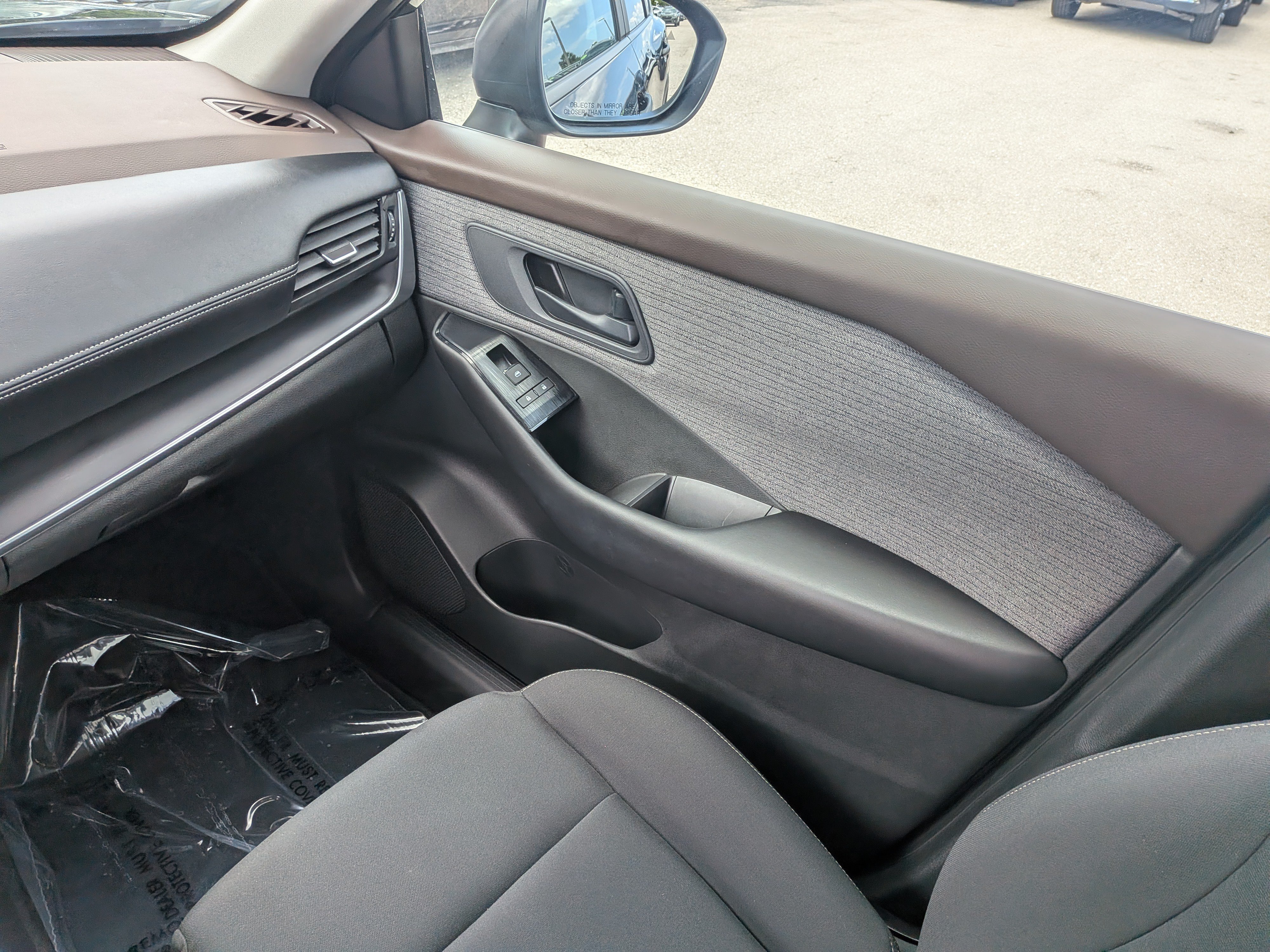 Used 2023 Nissan Rogue S FWD image 18