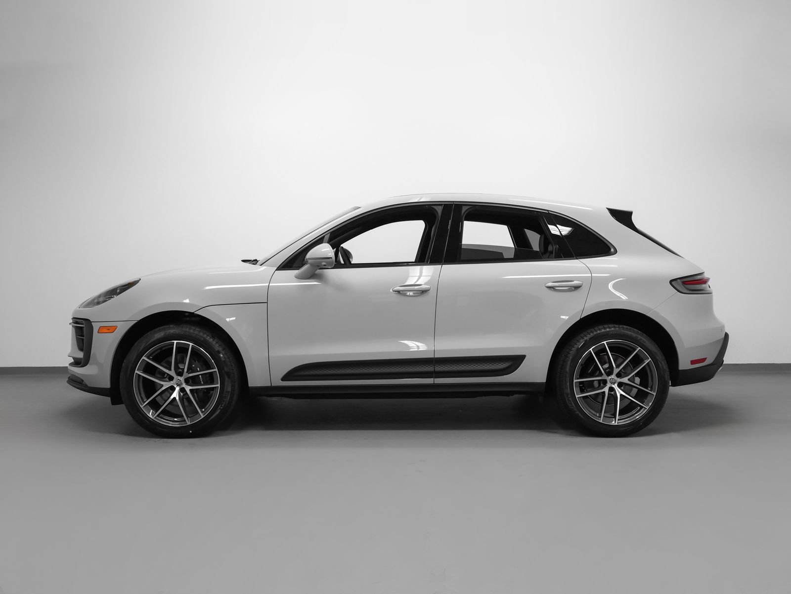 New 2026 Porsche Macan AWD/4WD image 2