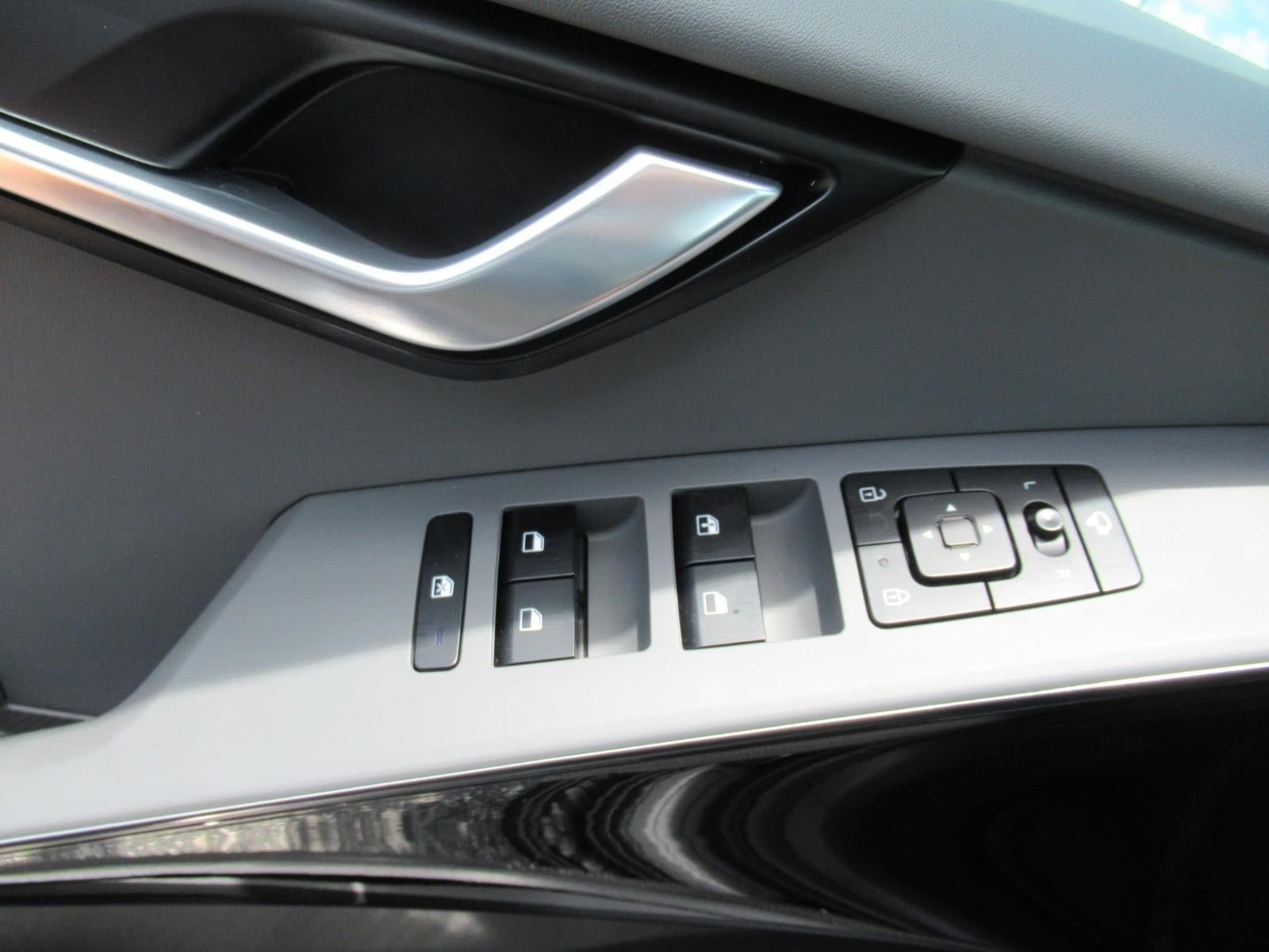 Used 2025 Kia Niro EX Touring FWD image 24