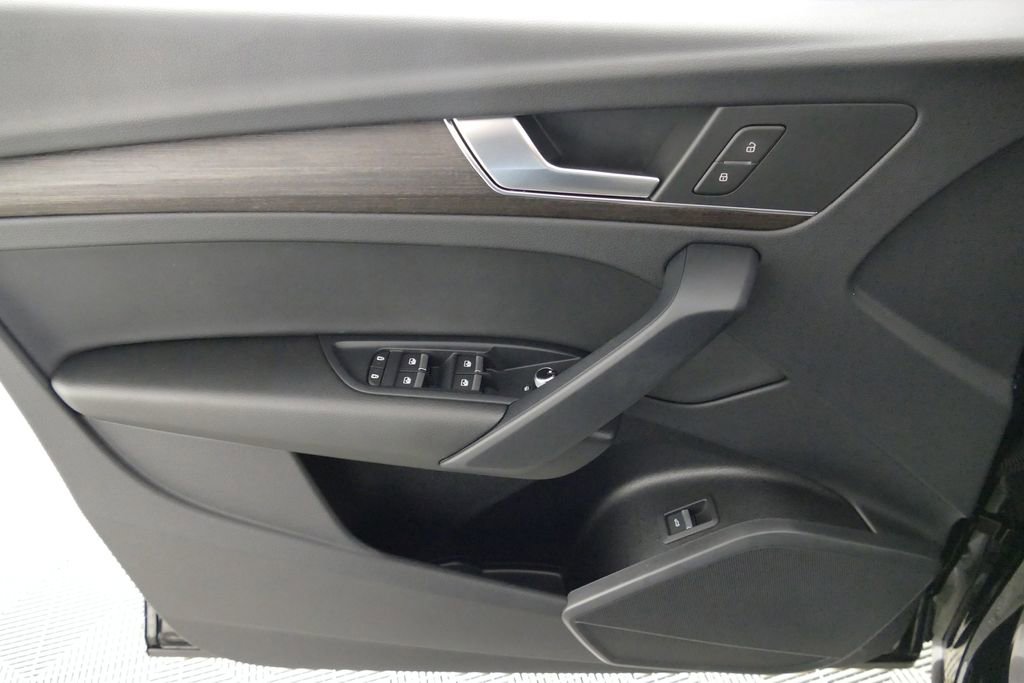 Used 2025 Audi Q5 2.0T Premium image 24