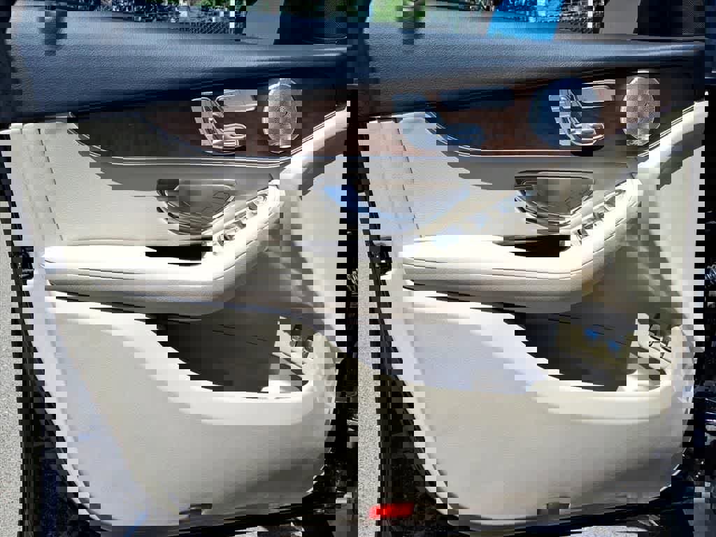 Used 2019 Mercedes-Benz GLC 350e 4MATIC image 13