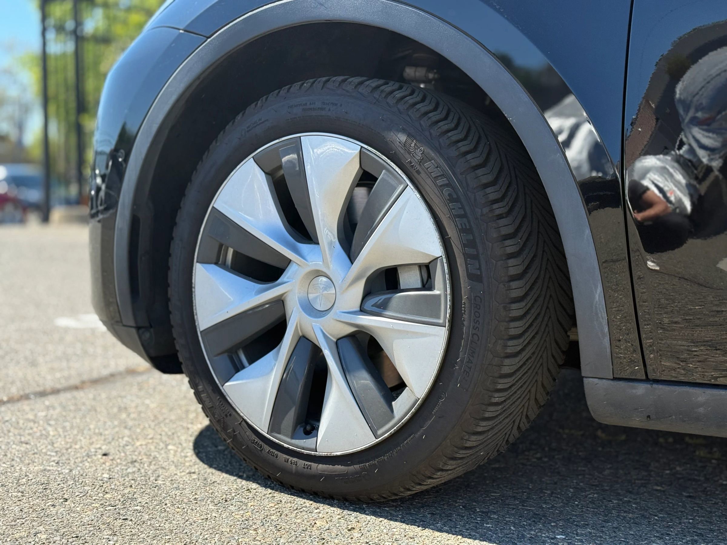 Used 2021 Tesla Model Y Long Range image 9