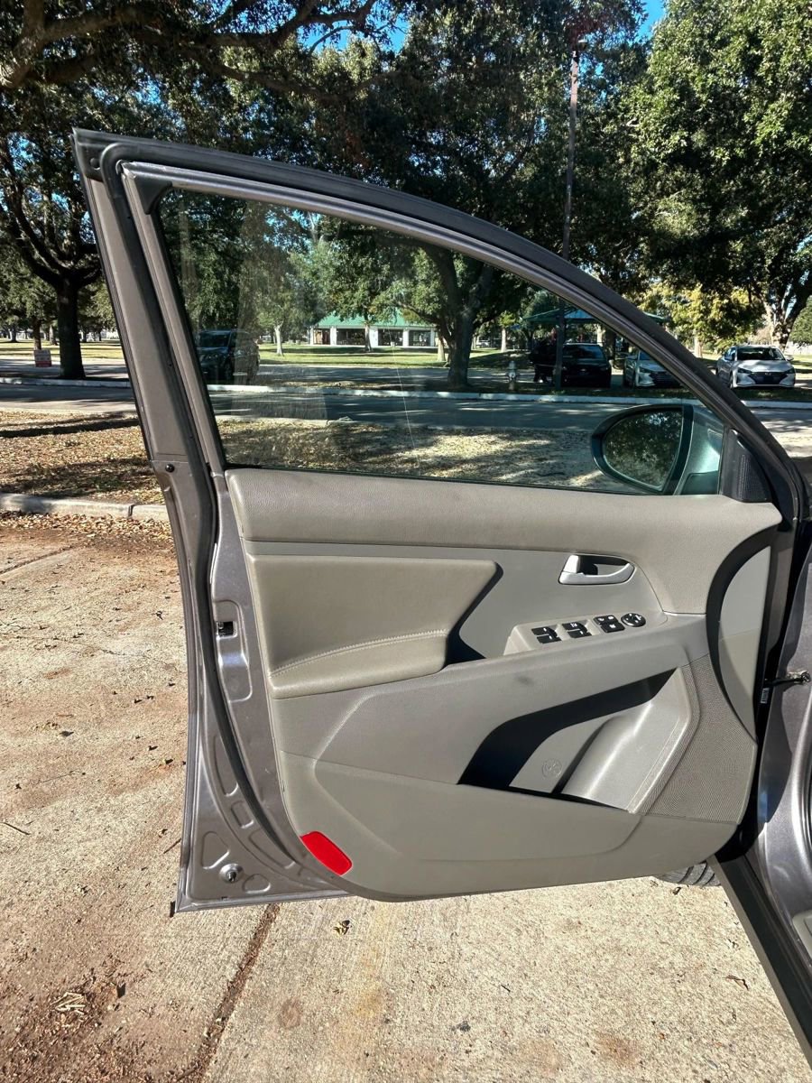 Used 2014 Kia Sportage LX image 12