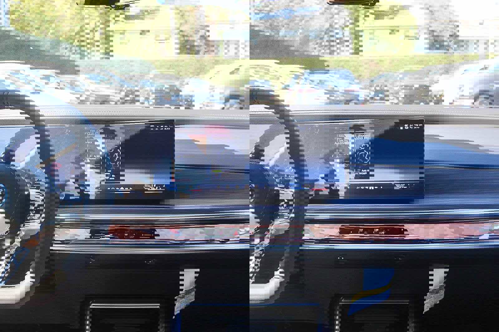 New 2026 BMW 750e xDrive w/ Premium Package image 22