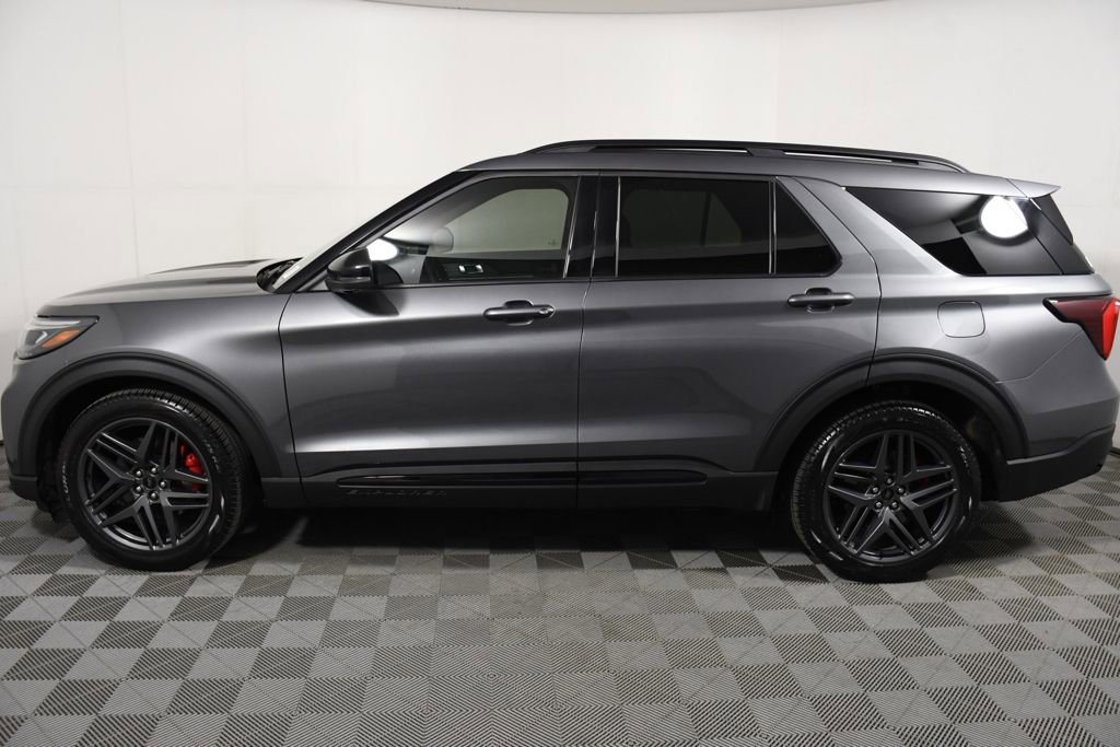 Used 2025 Ford Explorer ST AWD/4WD image 8