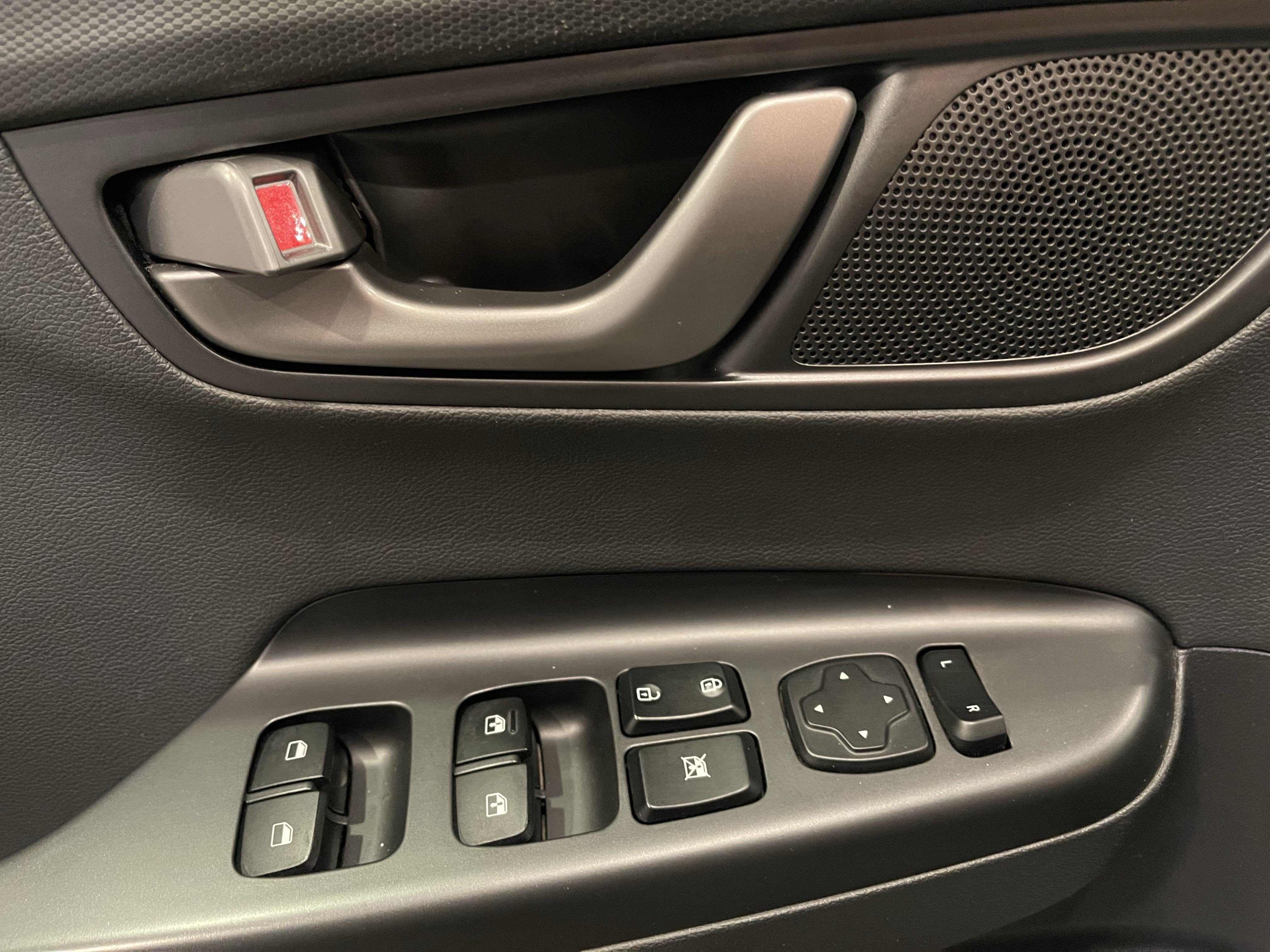Used 2018 Hyundai Kona Limited AWD/4WD image 11