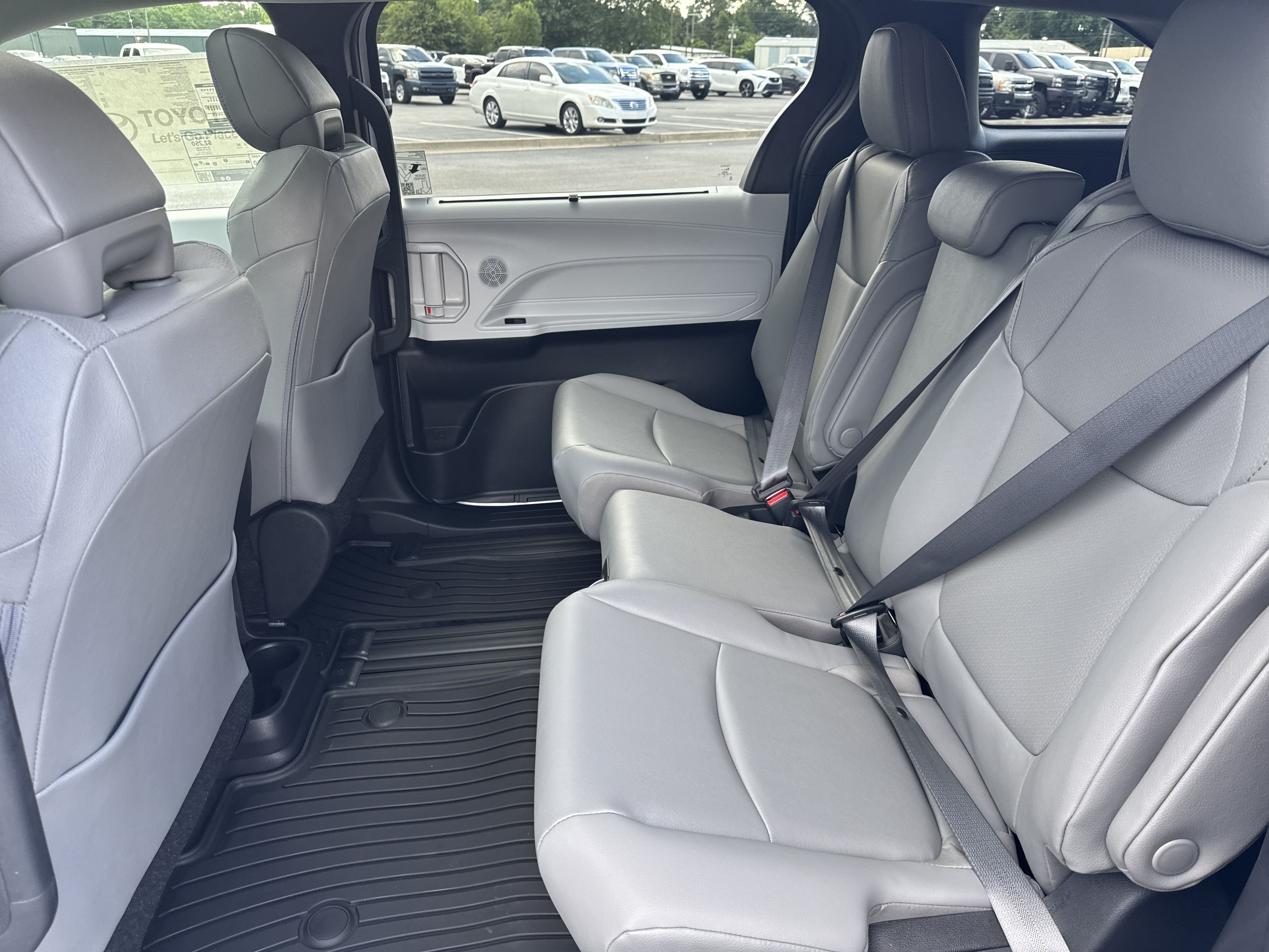 New 2025 Toyota Sienna XLE FWD image 24
