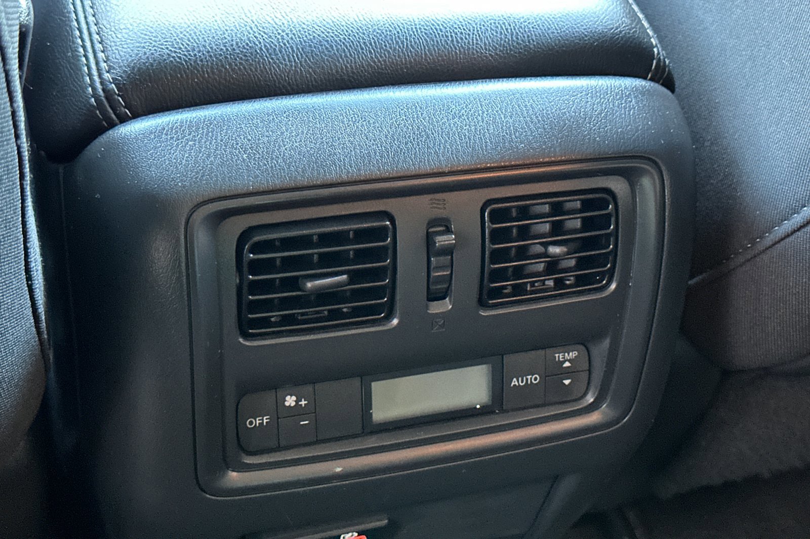 Used 2019 Nissan Pathfinder S image 42