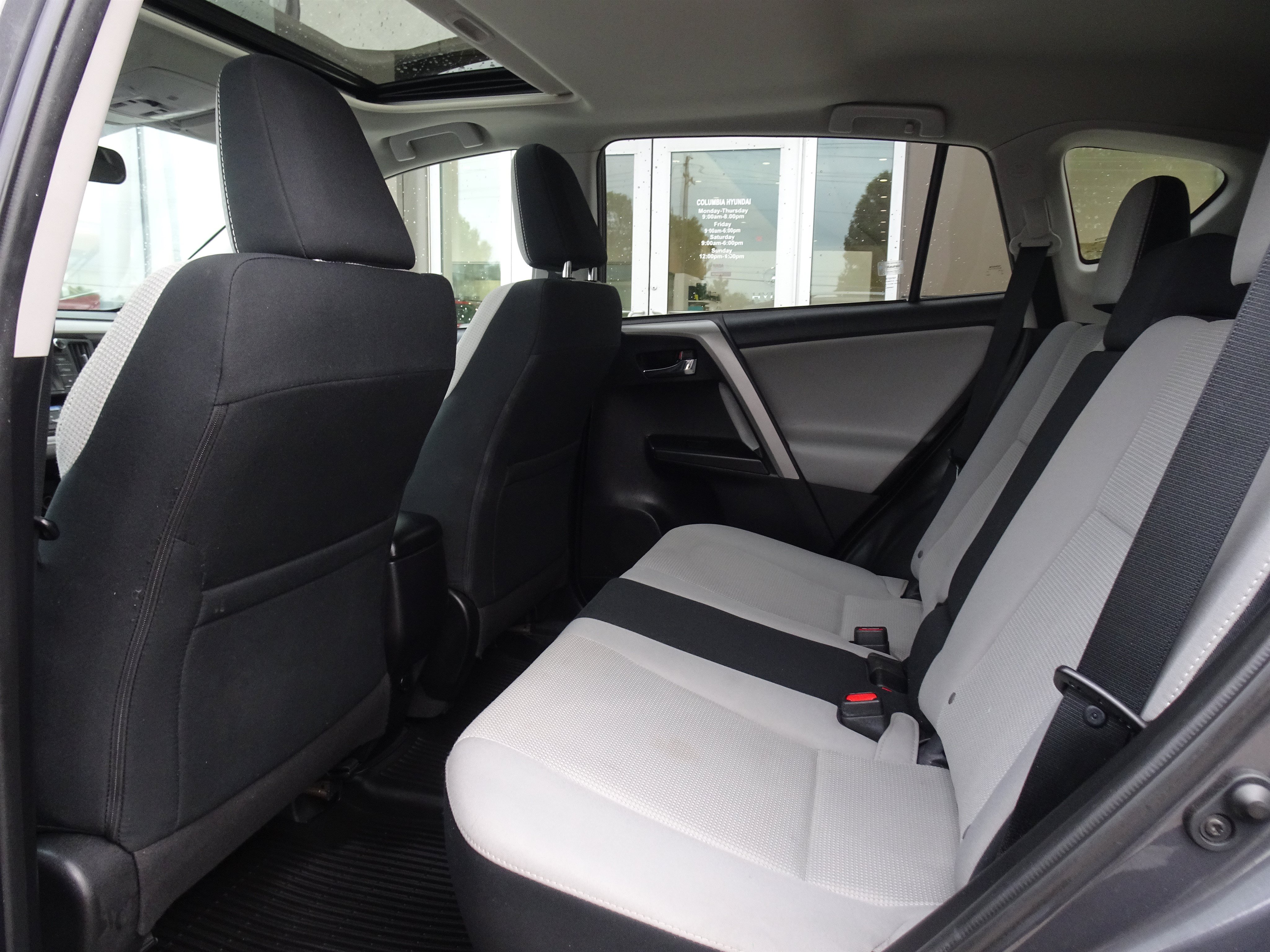 Used 2017 Toyota RAV4 XLE FWD image 15