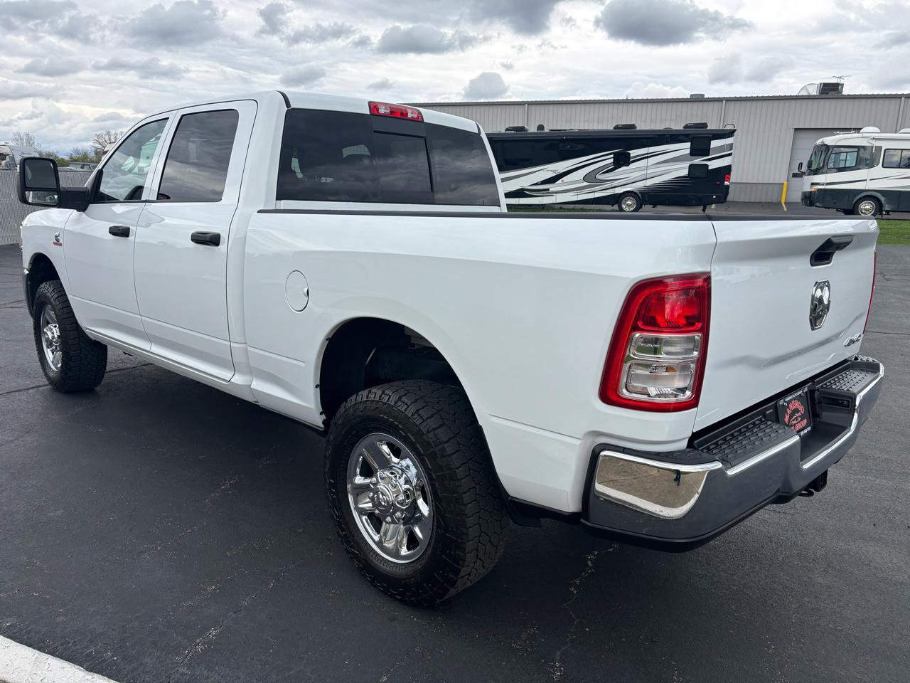 Used 2024 RAM 2500 Tradesman w/ Chrome Appearance Group AWD/4WD image 5