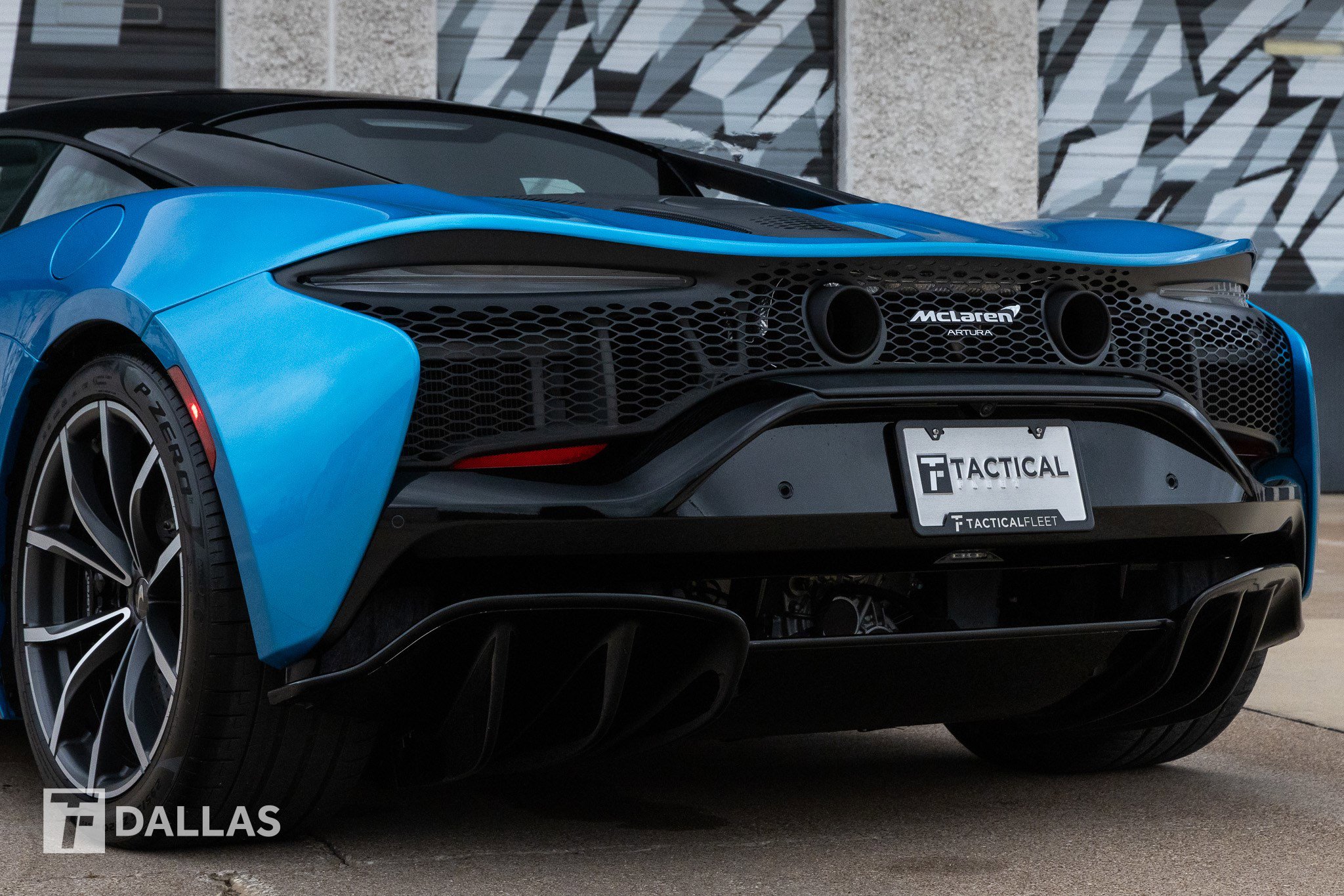 Used 2023 McLaren Artura image 12