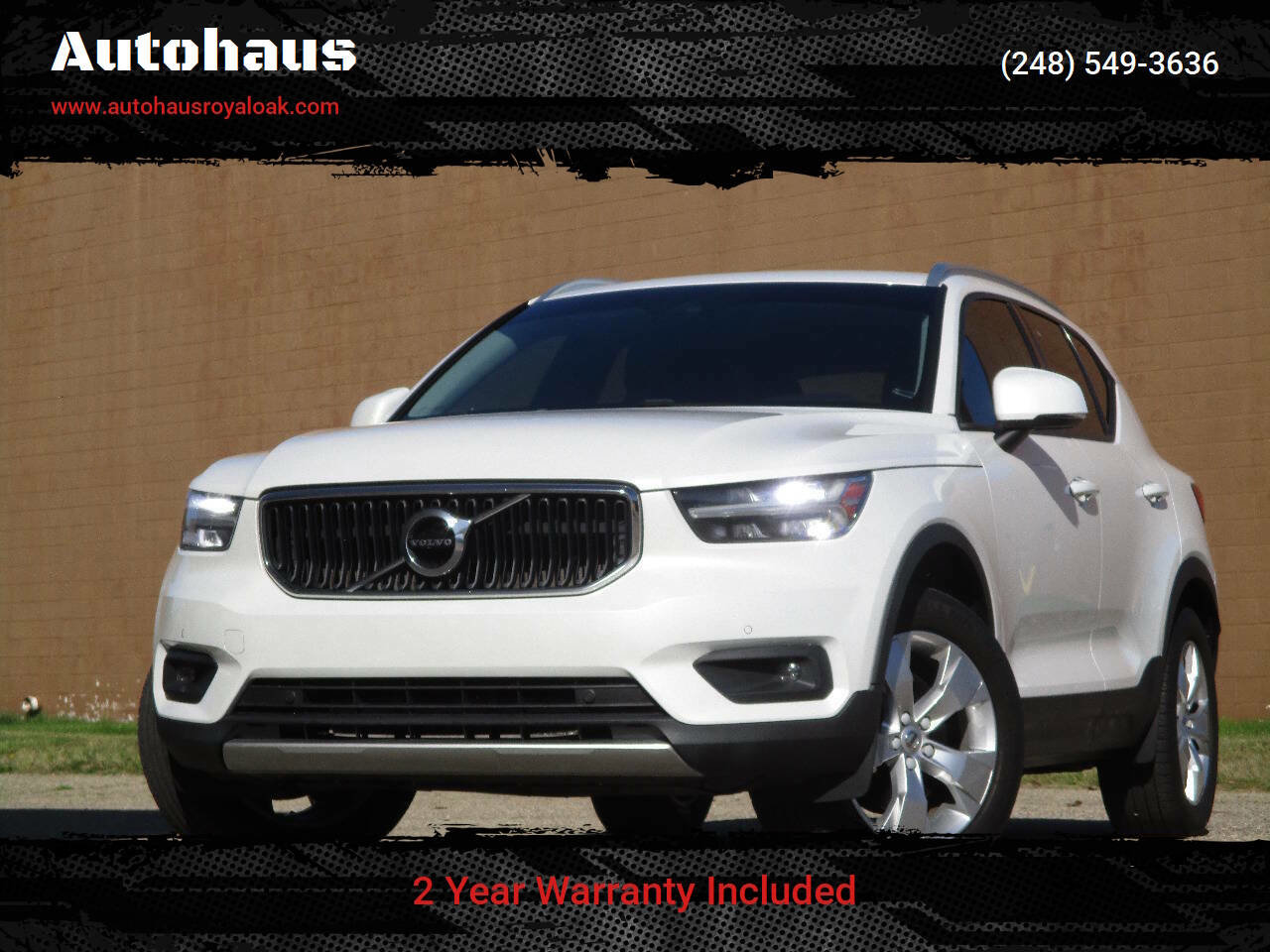 Used 2022 Volvo XC40 T5 Momentum image 1