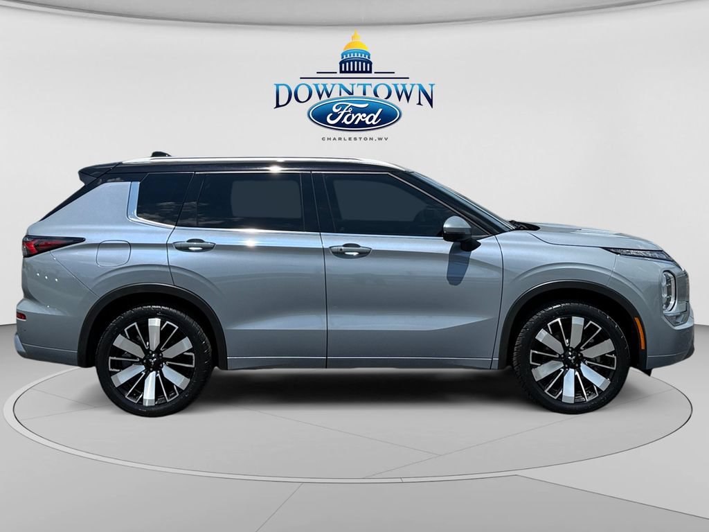 Used 2025 Mitsubishi Outlander SEL FWD image 2