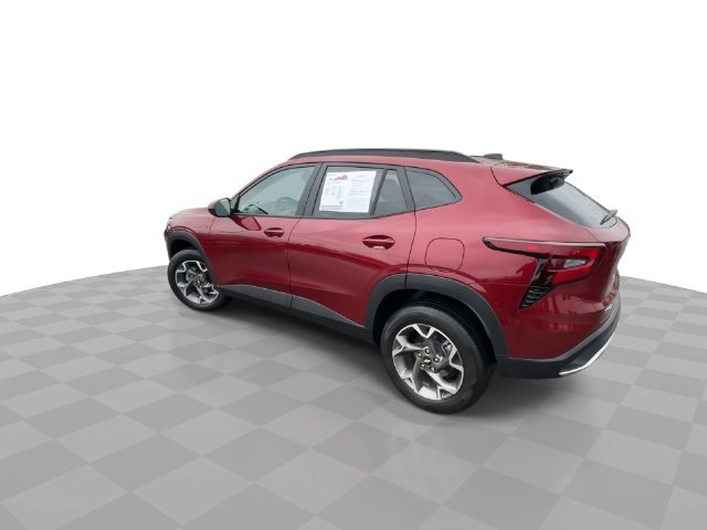 Used 2025 Chevrolet Trax LT FWD image 6