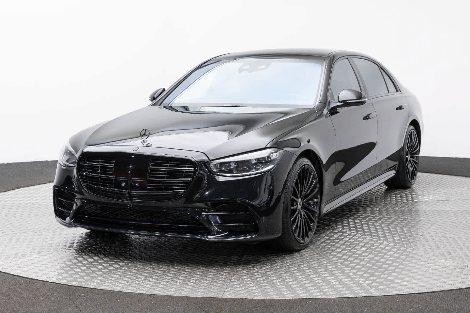 Used 2023 Mercedes-Benz S 500 4MATIC w/ AMG Line image 1