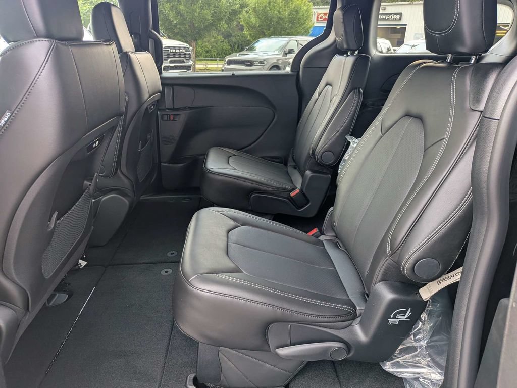 New 2027 Chrysler Pacifica Select w/ Family Tech Group FWD image 14
