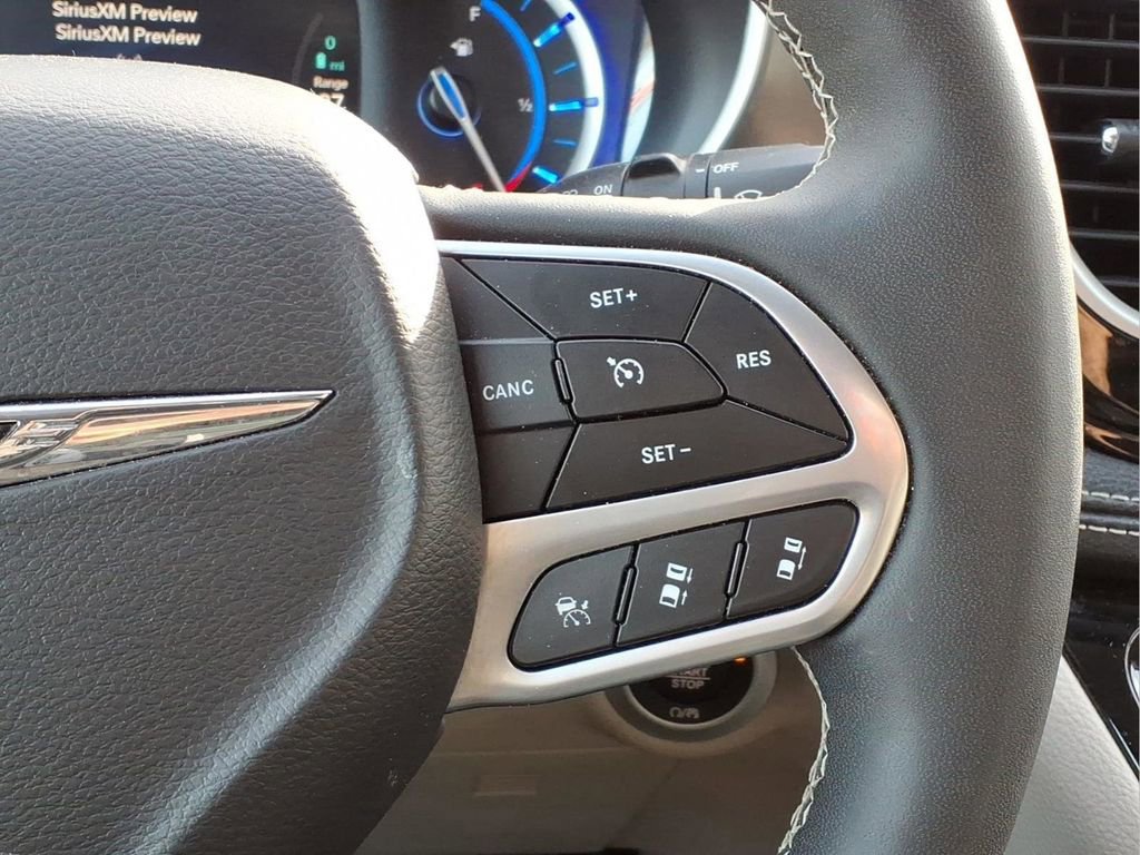 Used 2024 Chrysler Pacifica Limited FWD image 17