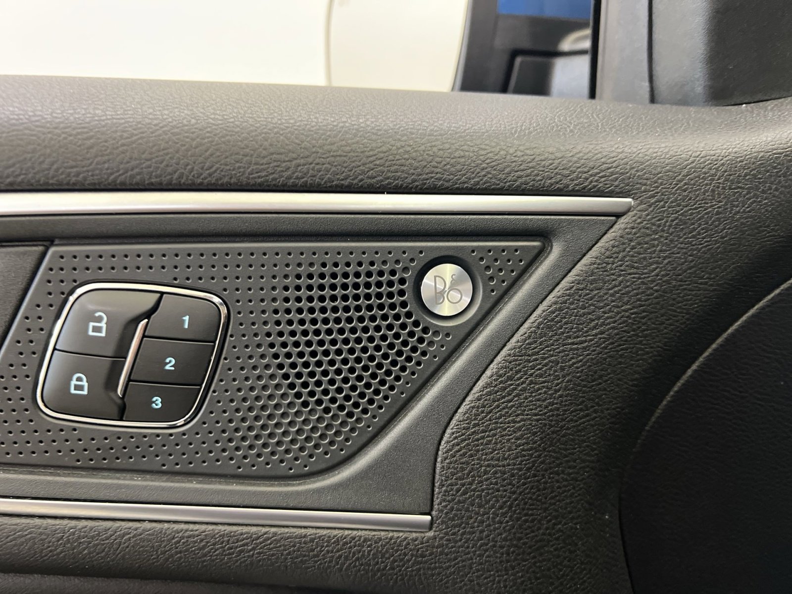 Used 2019 Ford Edge ST w/ Convenience Package image 32