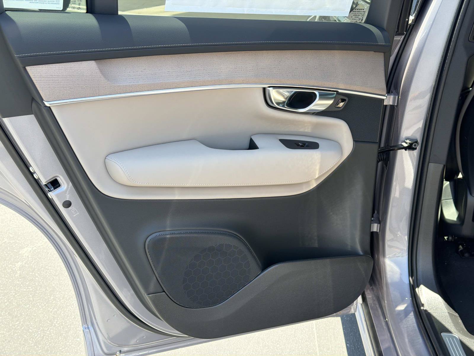 New 2026 Volvo XC90 T8 Plus AWD/4WD image 16