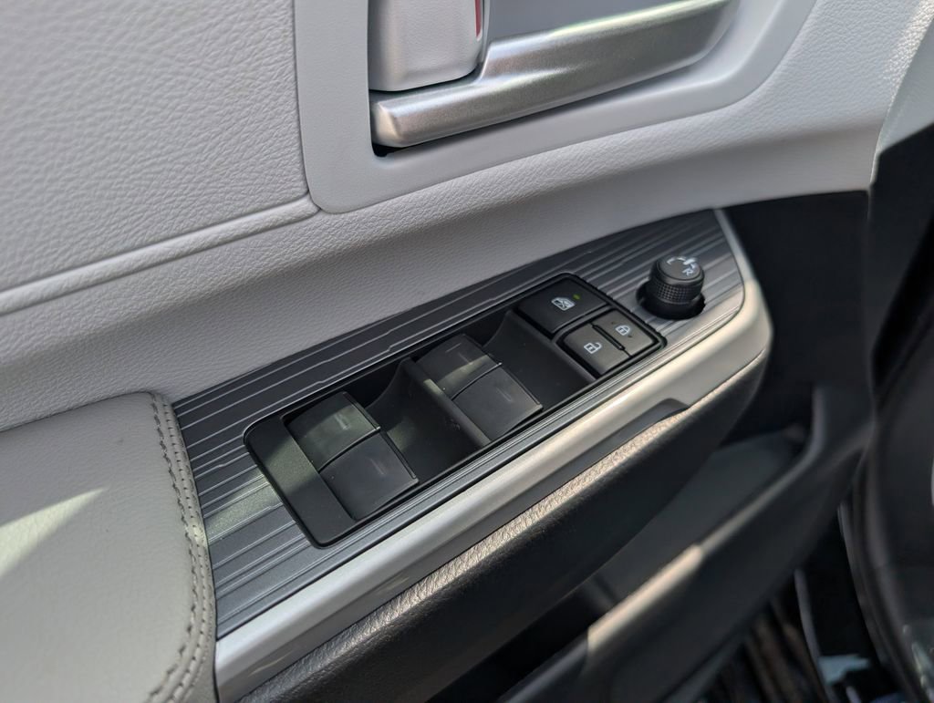 New 2026 Toyota Sienna XLE image 9