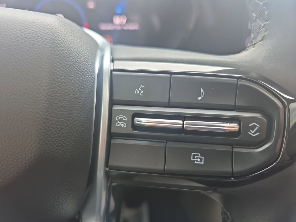 Used 2024 Chevrolet Colorado ZR2 w/ Technology Package AWD/4WD image 31