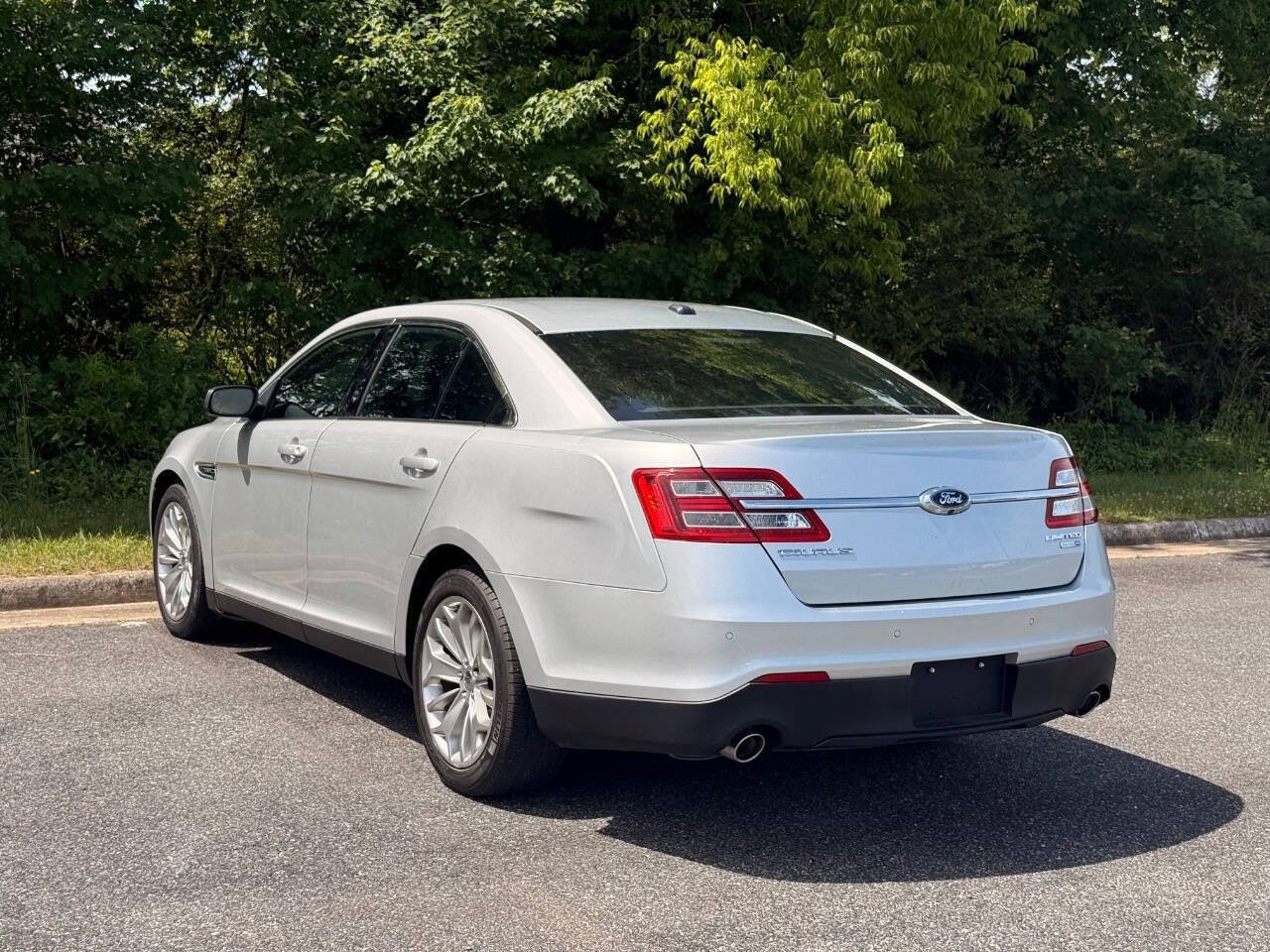 Used 2014 Ford Taurus Limited w/ Equipment Group 301A AWD/4WD image 6