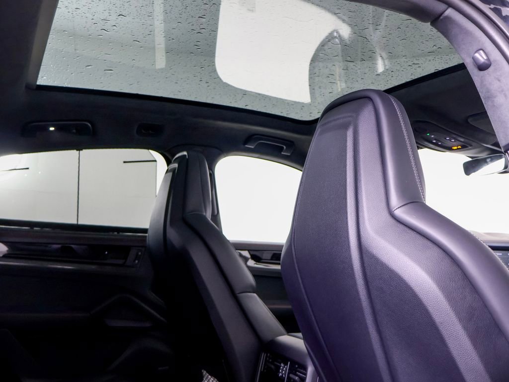 New 2026 Porsche Cayenne GTS image 10