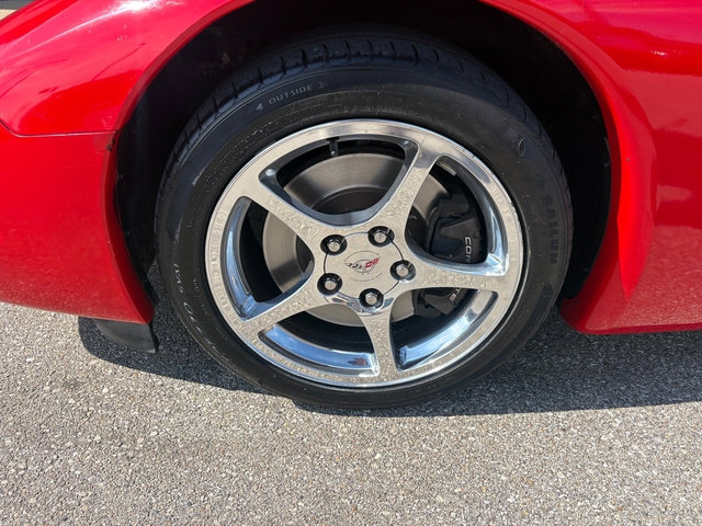 Used 2003 Chevrolet Corvette Coupe w/ Preferred Equipment Group RWD image 22