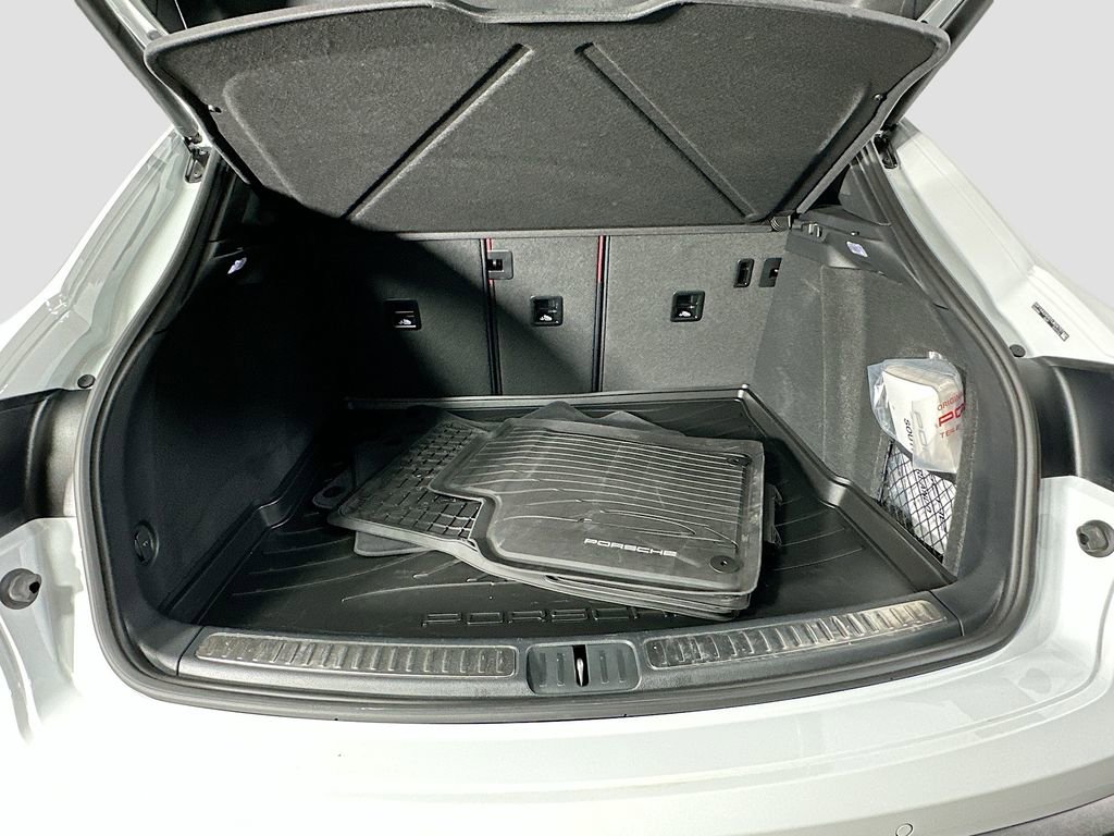 Certified 2026 Porsche Macan AWD/4WD image 28