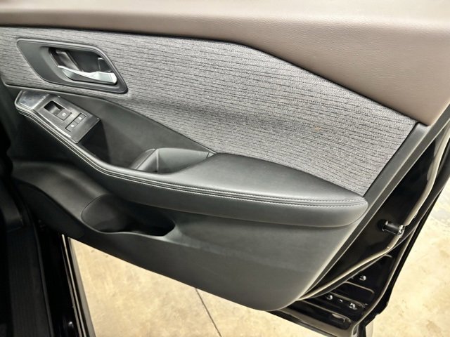 Used 2023 Nissan Rogue SV image 21