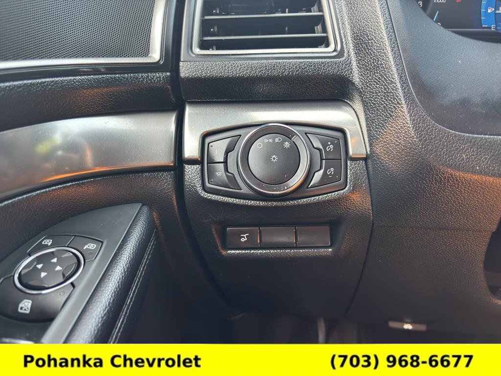 Used 2018 Ford Explorer XLT w/ Equipment Group 202A AWD/4WD image 12