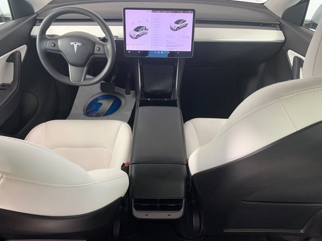 Used 2020 Tesla Model Y Long Range image 23