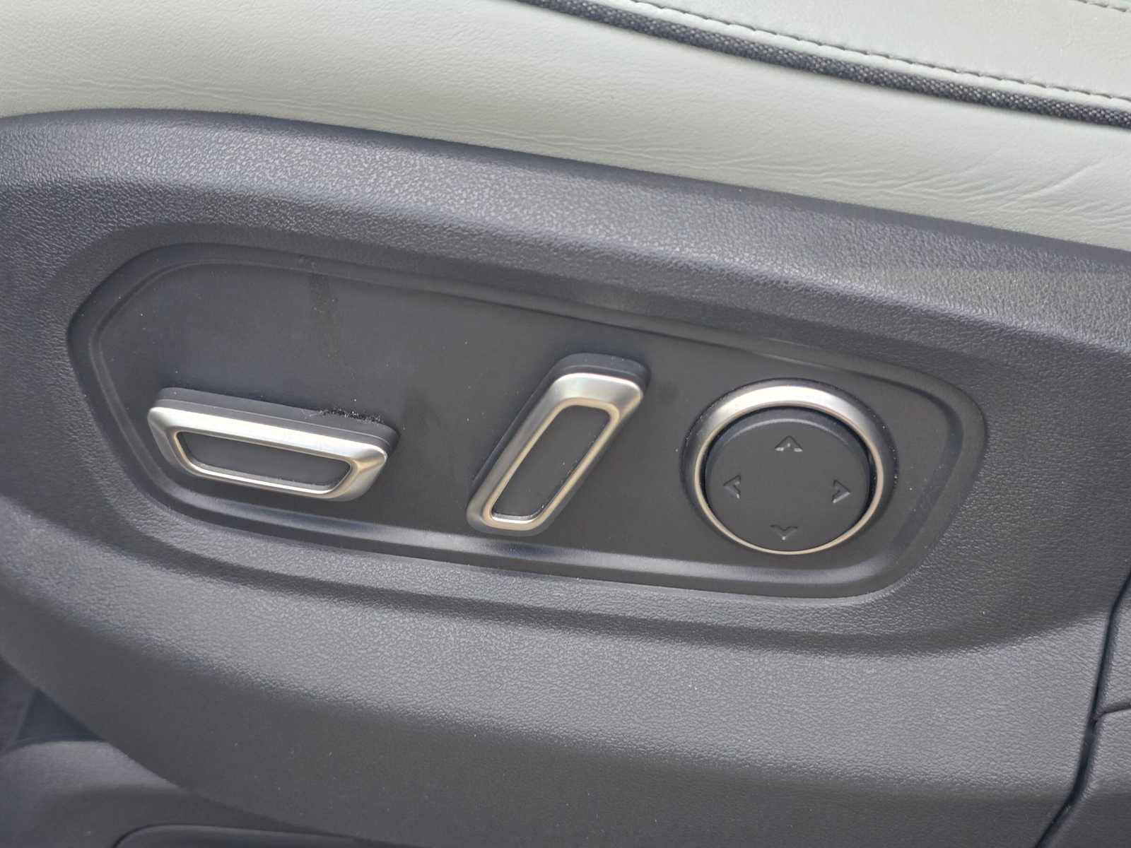 Used 2024 Rivian R1S Adventure AWD/4WD image 25
