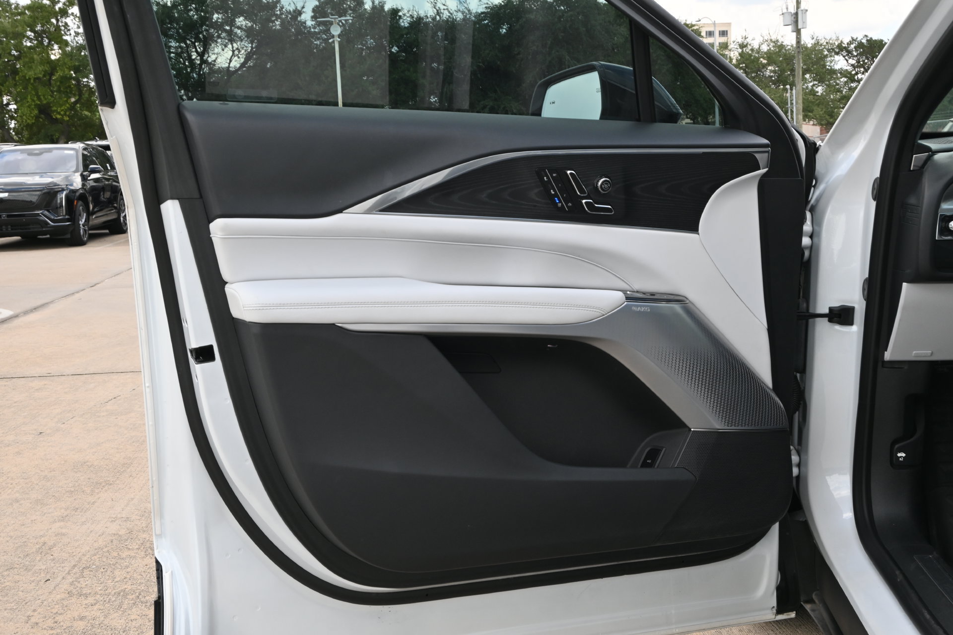 Certified 2024 Cadillac Lyriq Luxury w/ LPO, Floor Liner Package AWD/4WD image 18