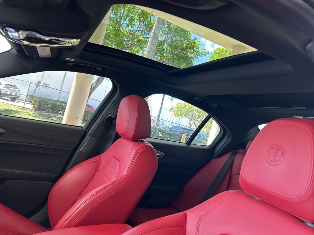 Used 2024 Alfa Romeo Giulia Veloce AWD/4WD image 19