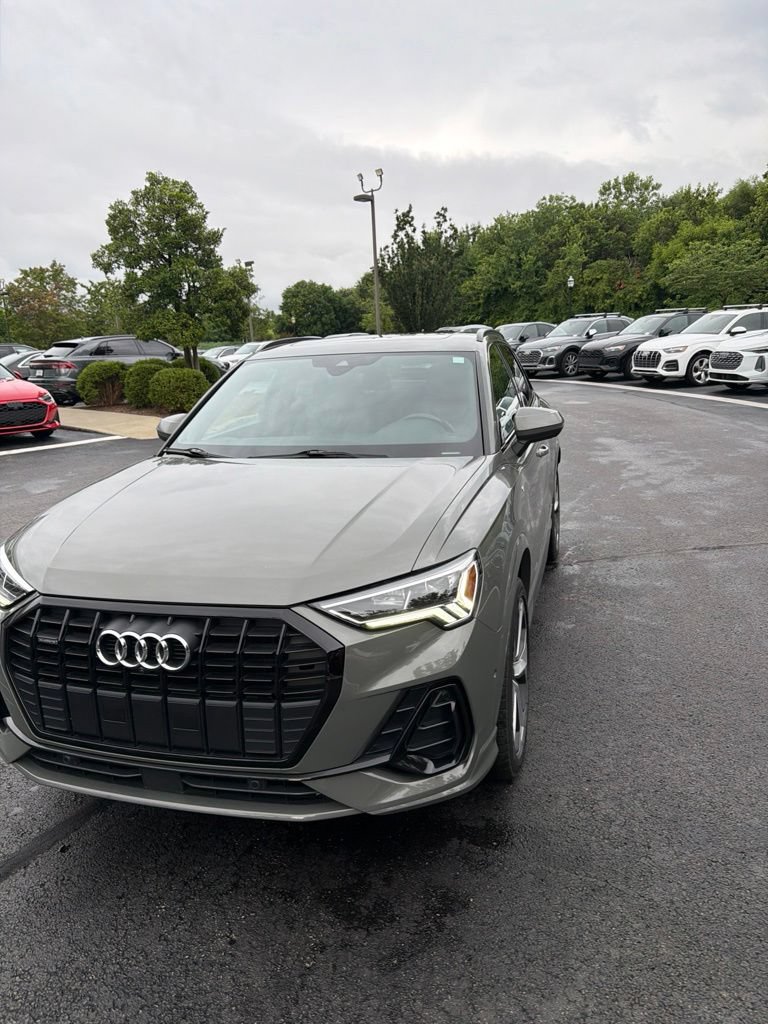 Used 2021 Audi Q3 2.0T Premium Plus w/ Premium Plus Package AWD/4WD image 2