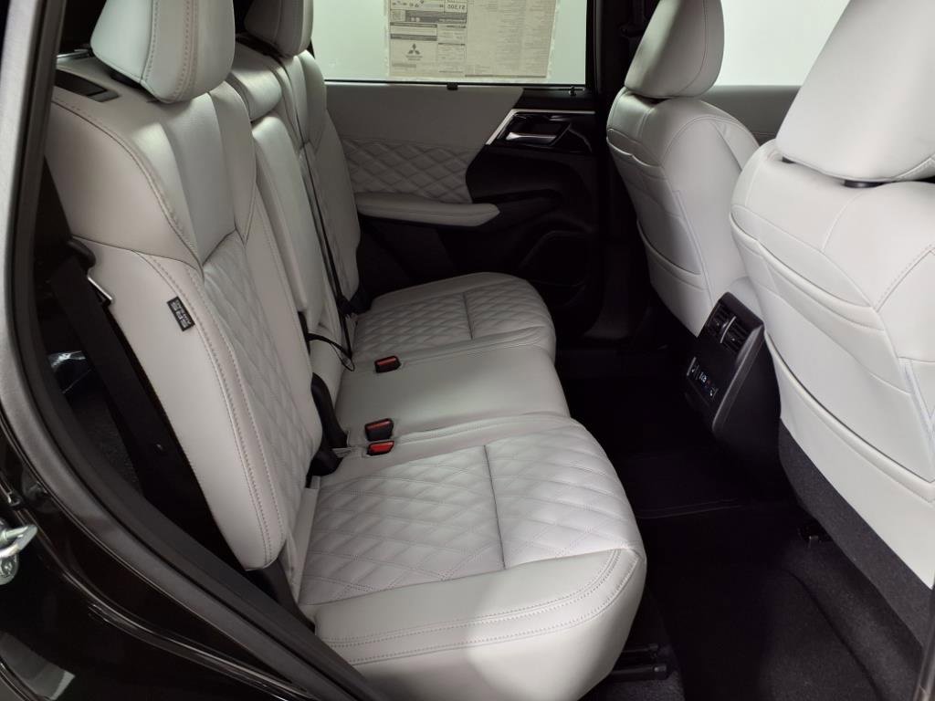 New 2025 Mitsubishi Outlander SEL image 11