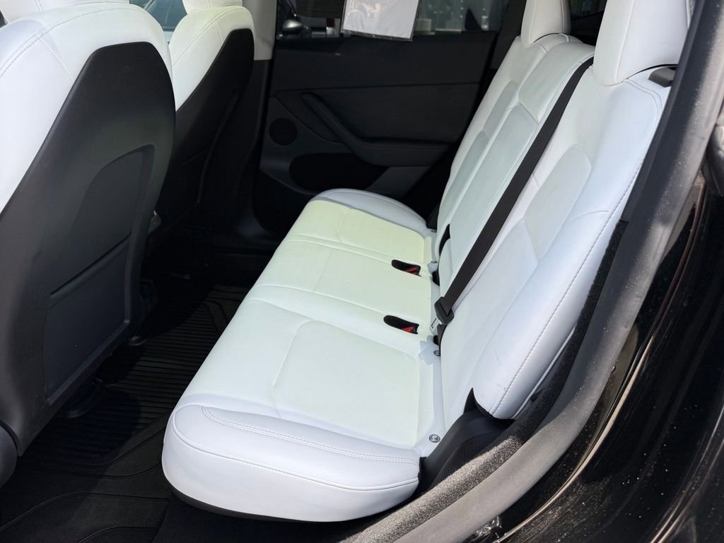 Used 2024 Tesla Model Y 2WD image 29