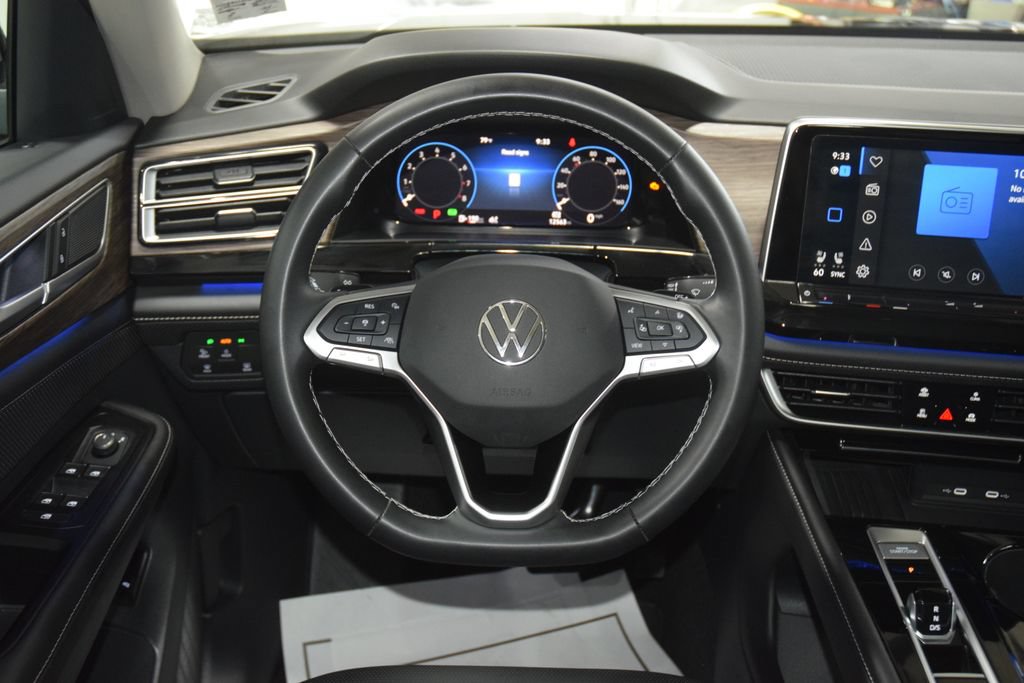 Used 2025 Volkswagen Atlas SEL AWD/4WD image 34