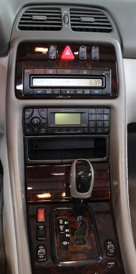 Used 2001 Mercedes-Benz CLK 320 Cabriolet image 15