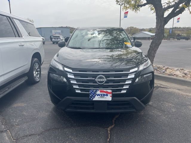 Used 2024 Nissan Rogue S image 2