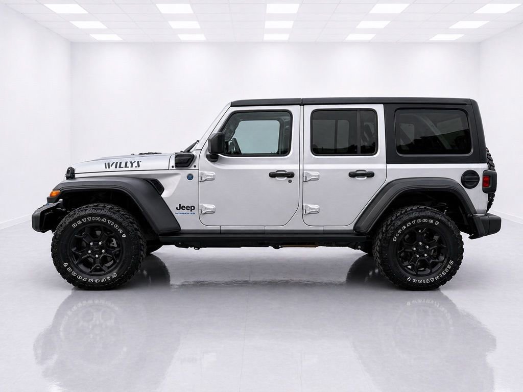 Used 2023 Jeep Wrangler Unlimited w/ Cold Weather Group AWD/4WD image 3