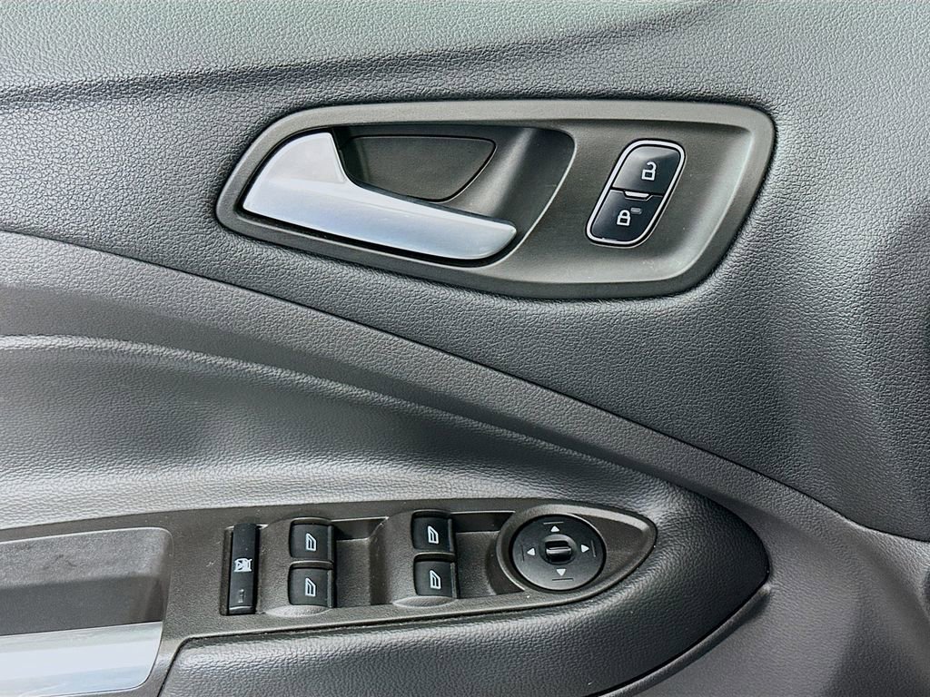 Used 2018 Ford Escape SE image 18