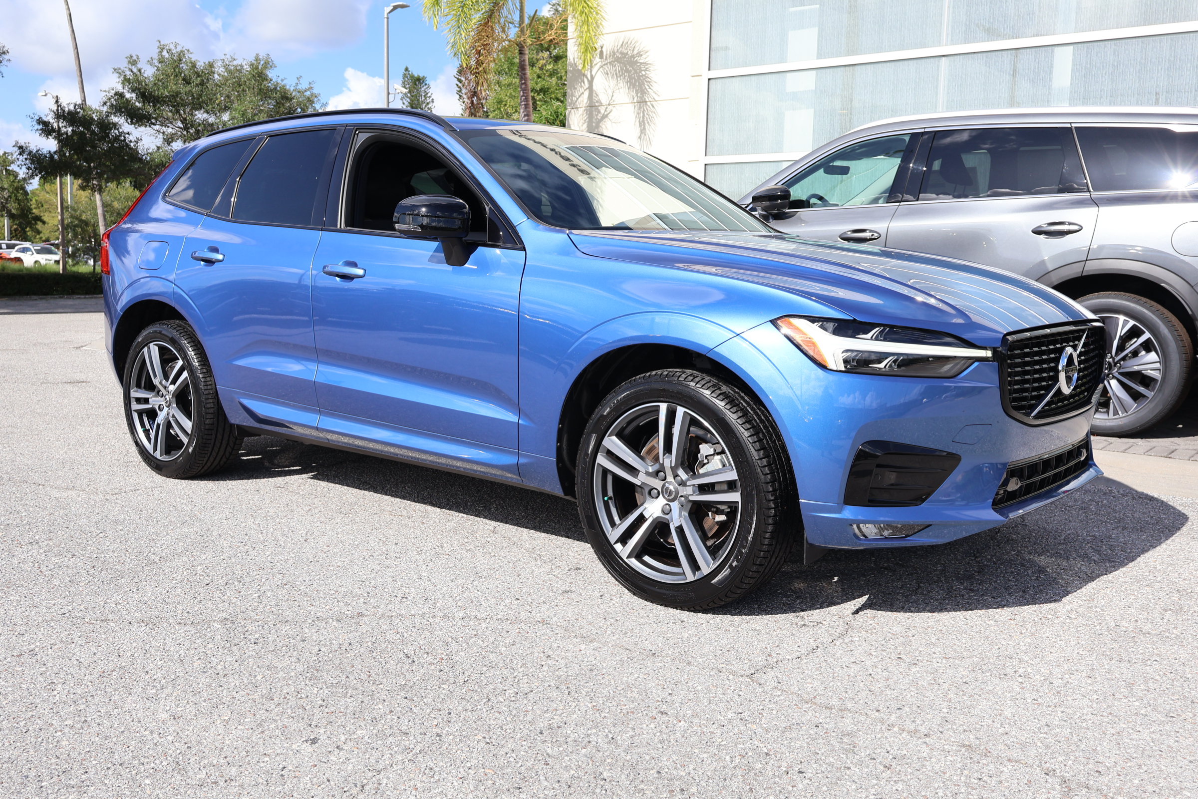 Used 2021 Volvo XC60 T6 R-Design w/ Advanced Package AWD/4WD image 11