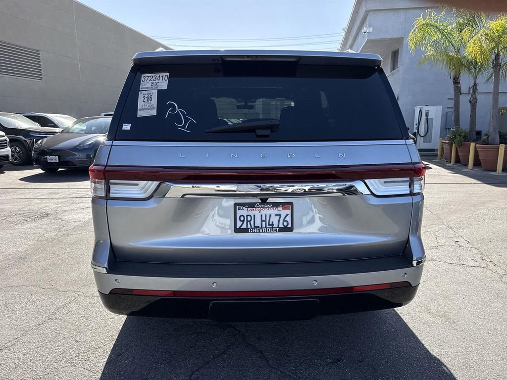 Used 2024 Lincoln Navigator Reserve AWD/4WD image 4
