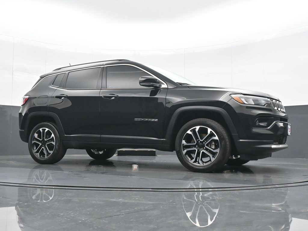Used 2022 Jeep Compass Limited image 23